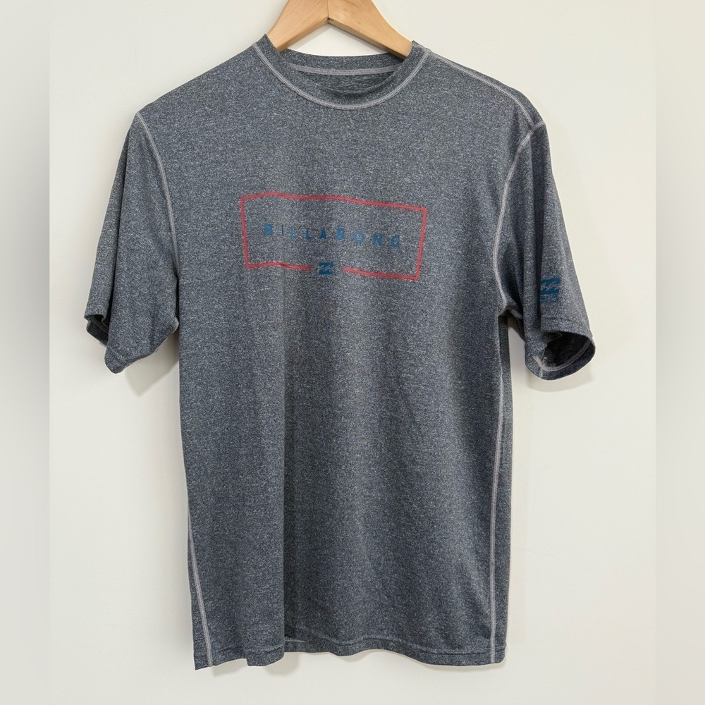Billabong Men’s SPF50 T-shirt. Pristine Condition. Size Small
